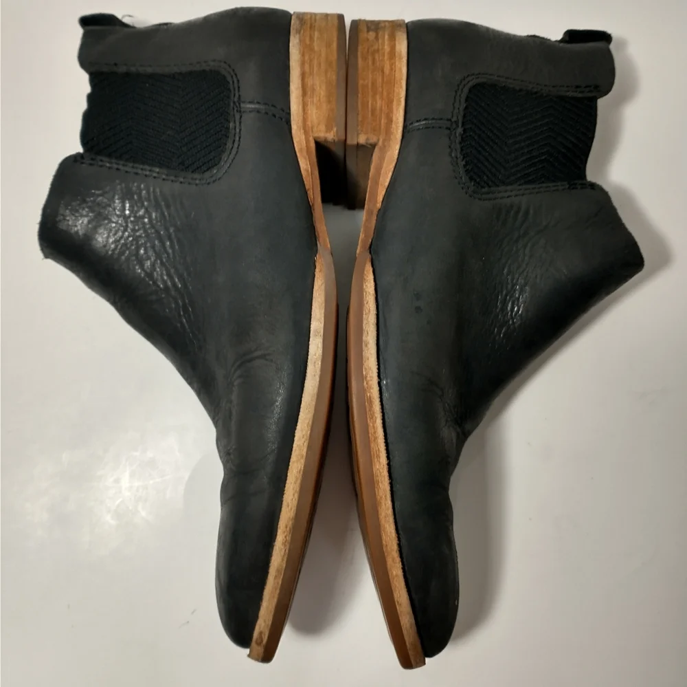 LIKE NEW Kork-Ease Kama Leather Chelsea Boot, Black, Women's Size 8.5,‎ Rocker